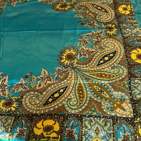 2224- Elegant Teal Paisley Floral Women’s Scarf 35”x34” 100% Polyester NWT - Picture 5 of 7
